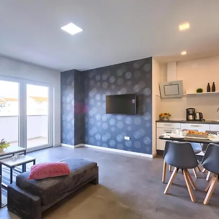 Barmel 2 Mit Balkon Pula