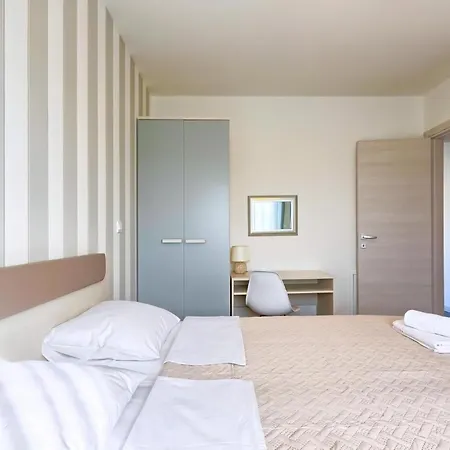 Barmel 2 Mit Balkon Apartment Pula