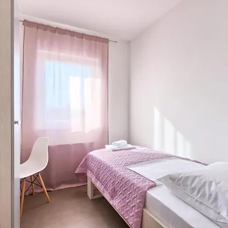 Apartment Barmel 2 Mit Balkon Pula
